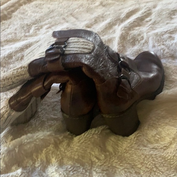 Boots - Picture 2 of 4